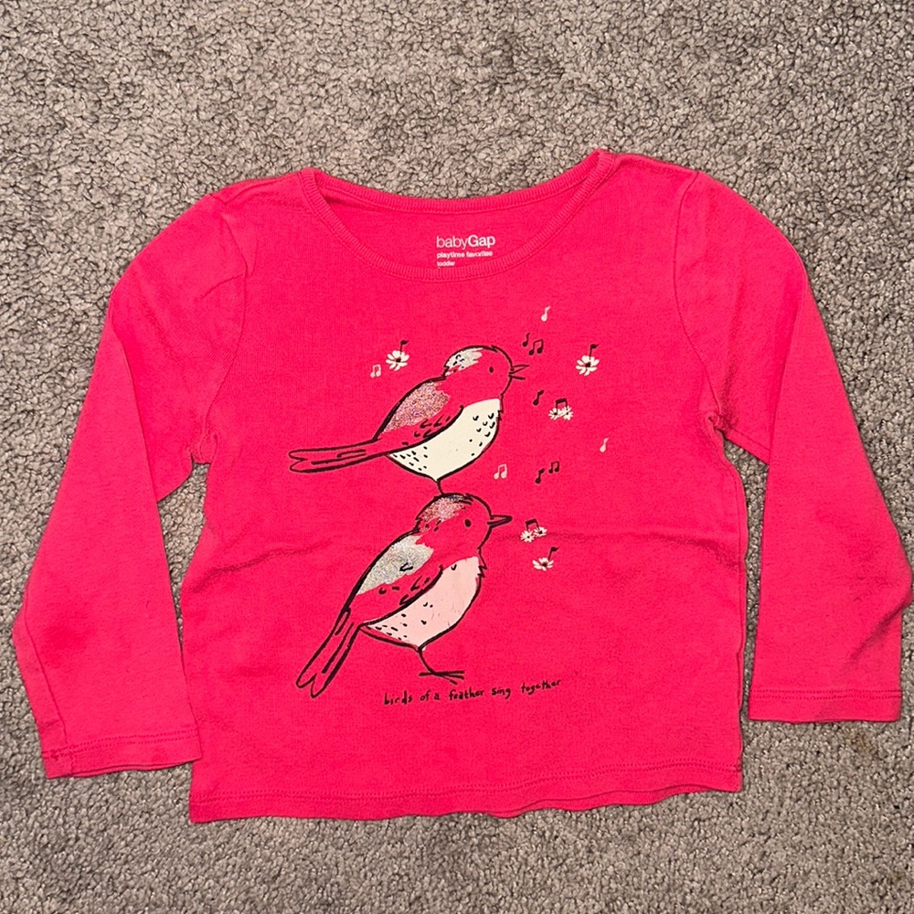 🏷️ 5 for $25 🏷️ baby Gap 2T shirt